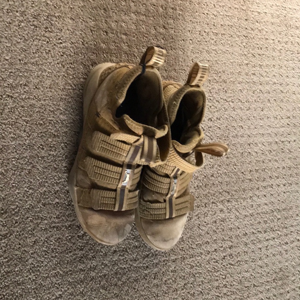 Shoe